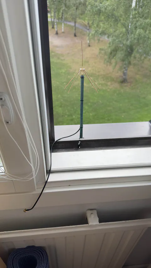 Antenniteline ulkoa kuvattuna